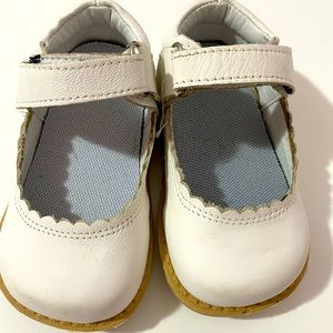 Baby girl dress shoes.